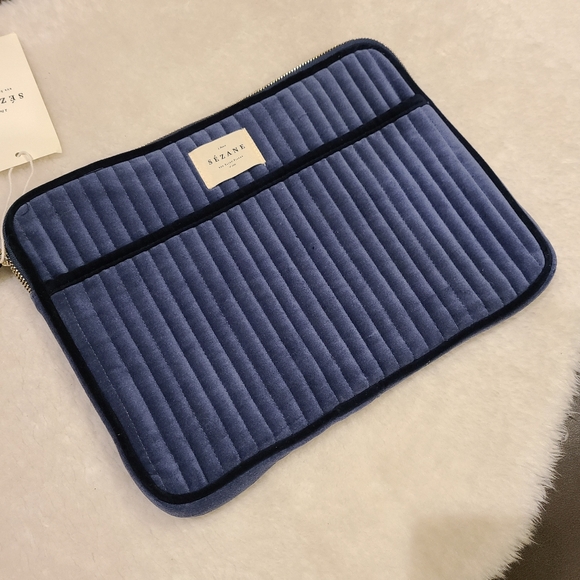 Sezane Laptop Case - Picture 3 of 3